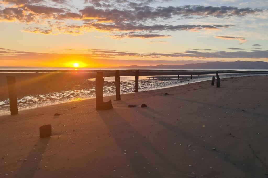 Beachfront Escape Collingwood Exteriör bild